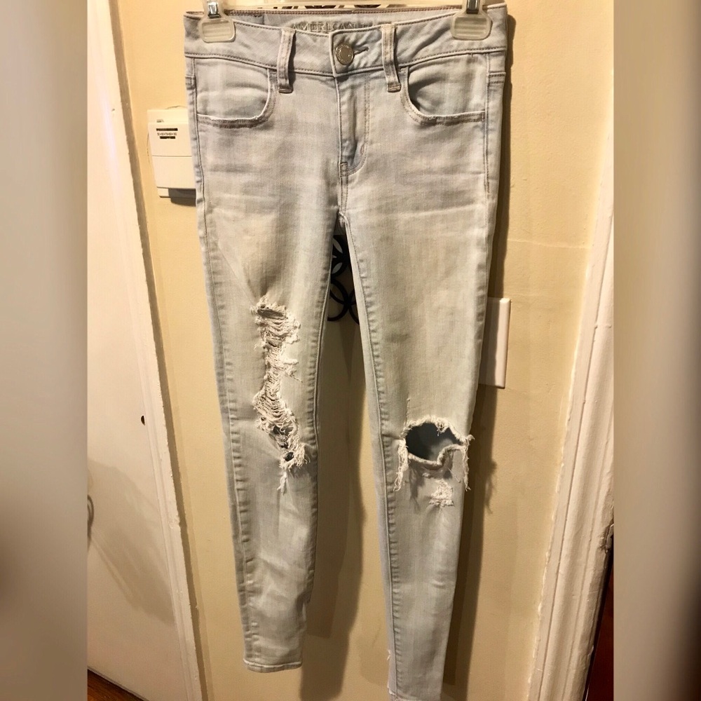 AE distresses Jeans